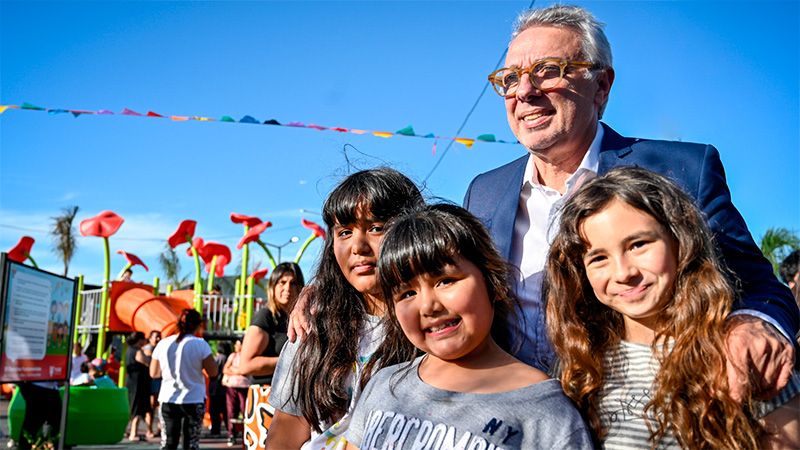 Julio Zamora inauguró la Plaza Latinoamérica acompañado por la vecinas y vecinos de Don Torcuato