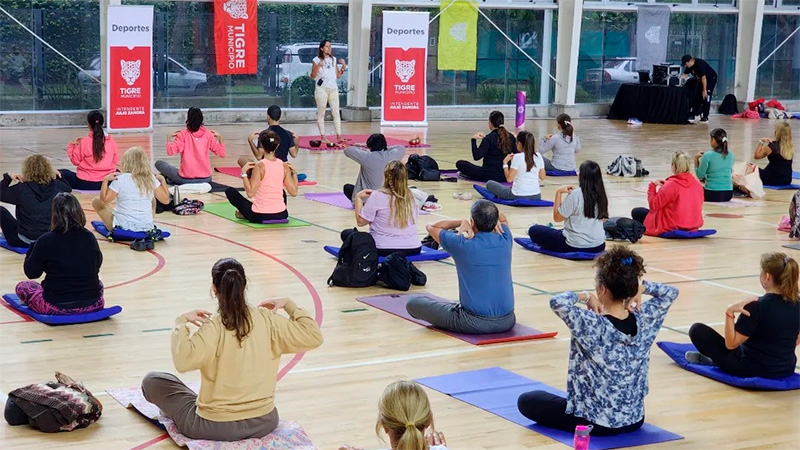 En el microestadio de Benavídez, el Municipio de Tigre llevó adelante el segundo encuentro de yoga 2024
